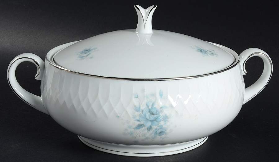 Hyannis Round Covered Vegetable by Noritake-1
