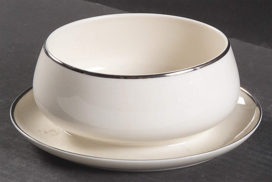 Ivonne Gravy Boat with Attached Underplate by Noritake-1