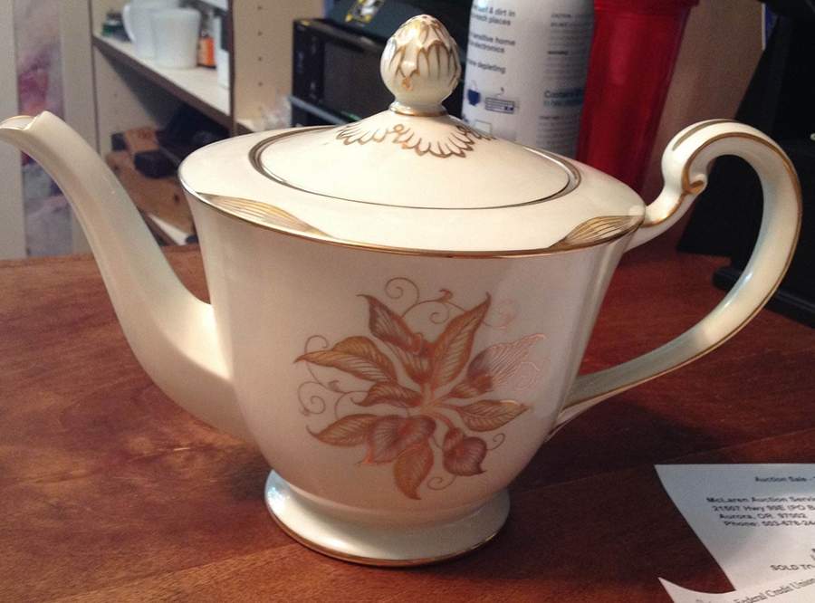 Ivolily Teapot & Lid by Noritake-1