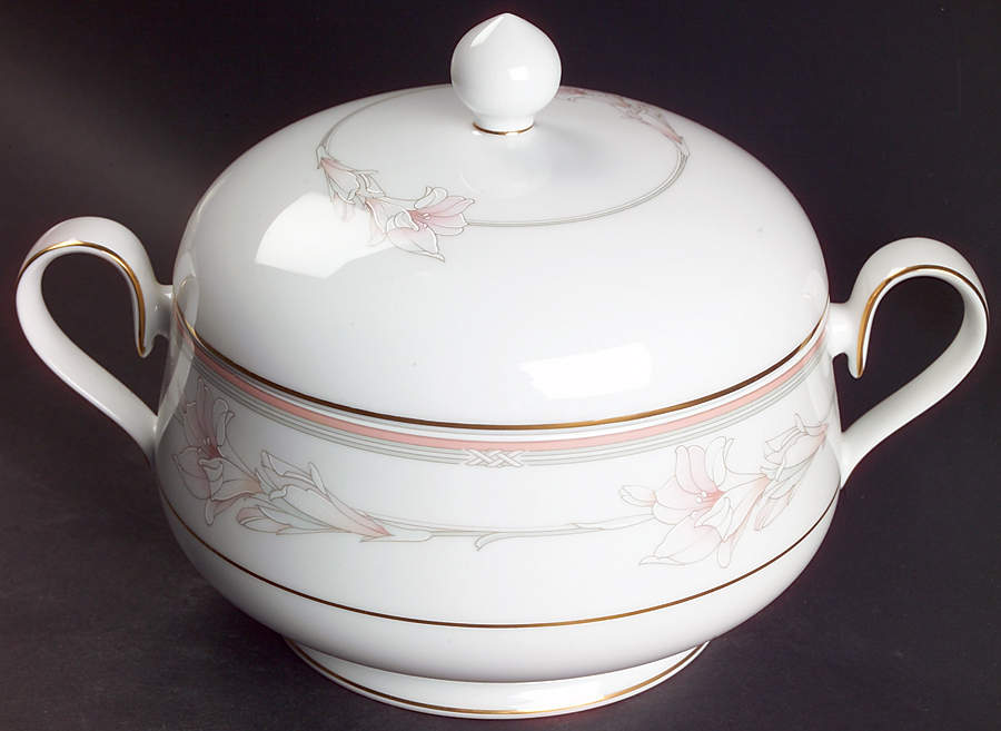 Jenna Round Covered Vegetable by Noritake-1