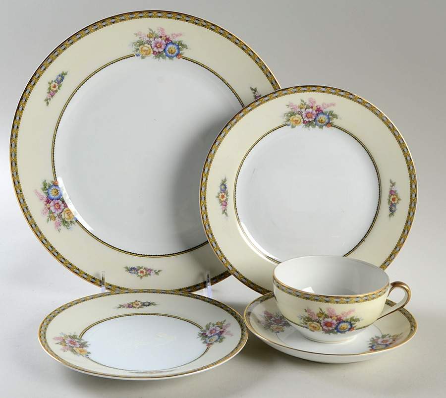 Juanita 5 Piece Place Setting by Noritake-1