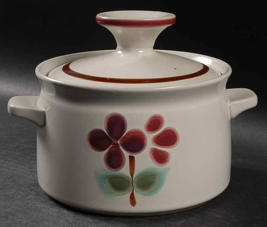Junebuds 1.25 Qt Round Covered Casserole by Noritake-1