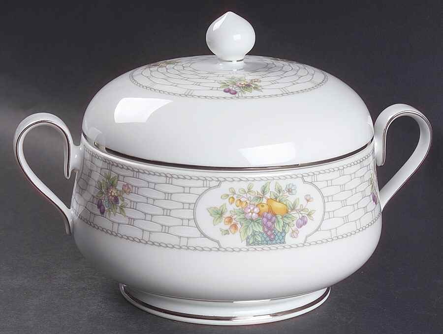 Kenmare 2 Qt Round Covered Casserole by Noritake-1