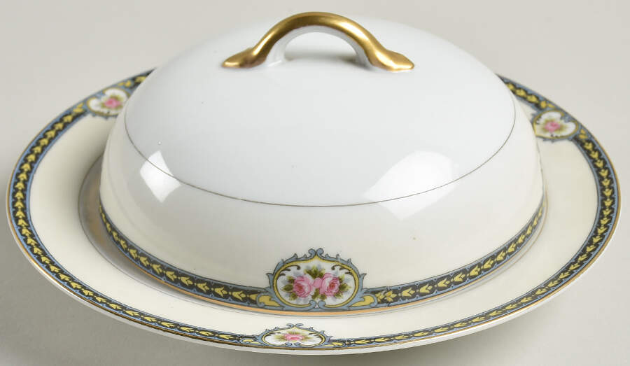 Kenosha Round Covered Butter with Strainer by Noritake-1