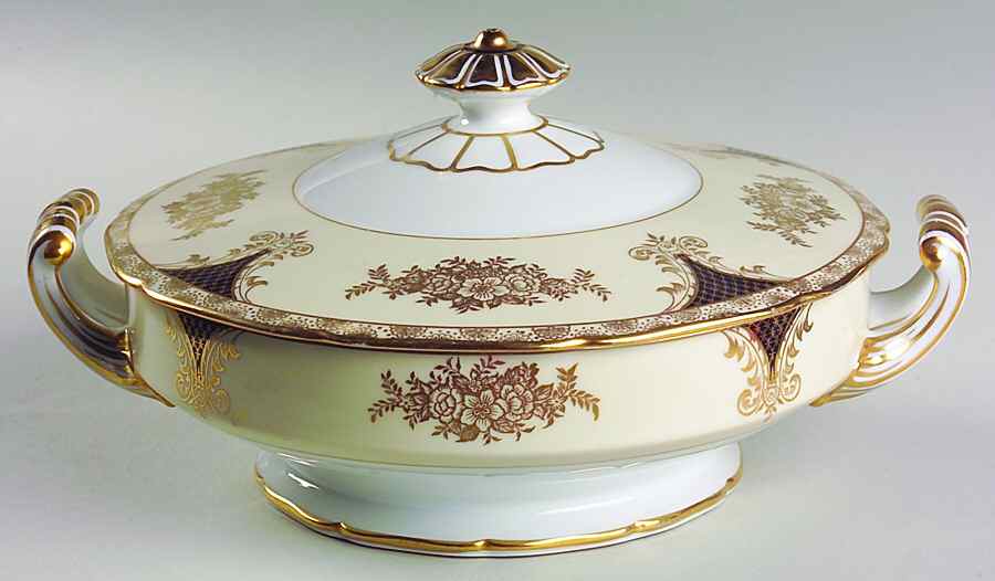 Kenwood (Black, Scalloped) Round Covered Vegetable by Noritake-1