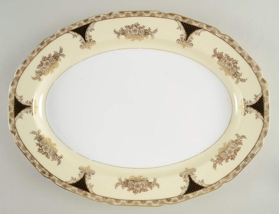 Kenwood (Black, Scalloped) 16" Oval Serving Platter by Noritake-1