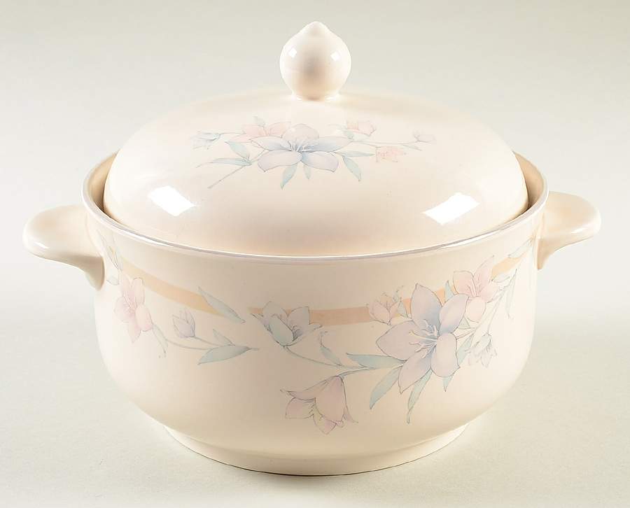 Kerry Spring 1.25 Qt Round Covered Casserole by Noritake-1