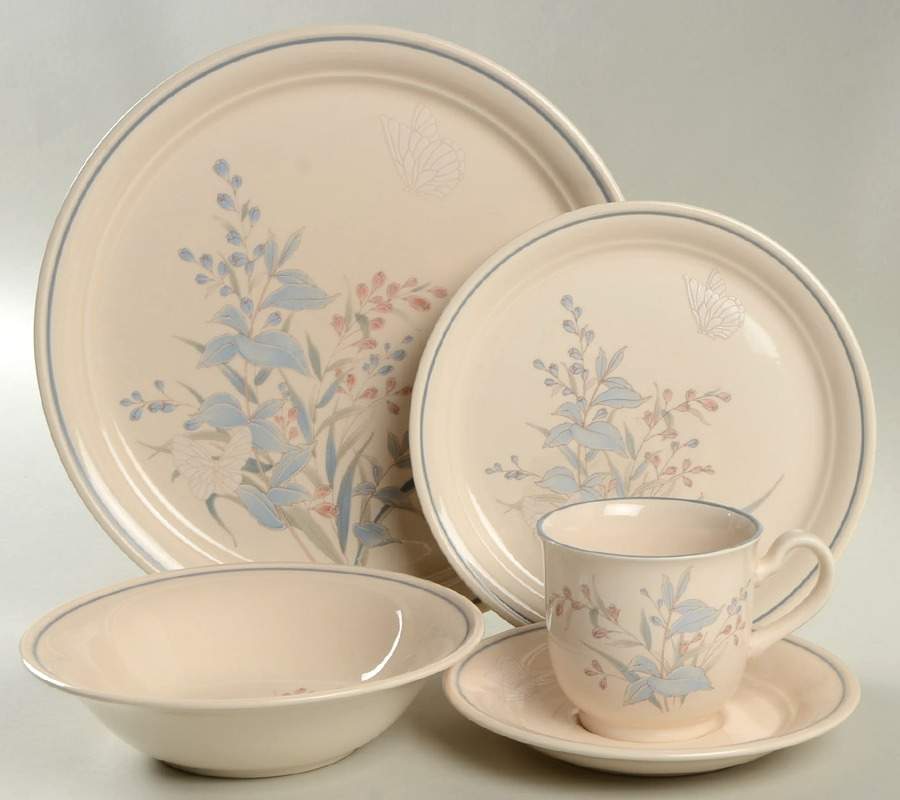 Kilkee 40 Piece Estate Set by Noritake-1
