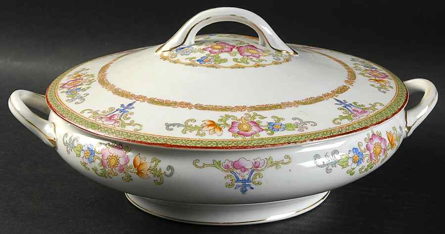 The Kiva (Pale Green) Round Covered Vegetable by Noritake-1