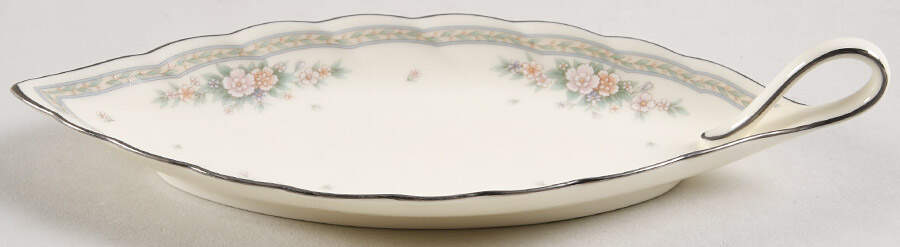 Knottinghill Leaf Shaped Dish by Noritake-1