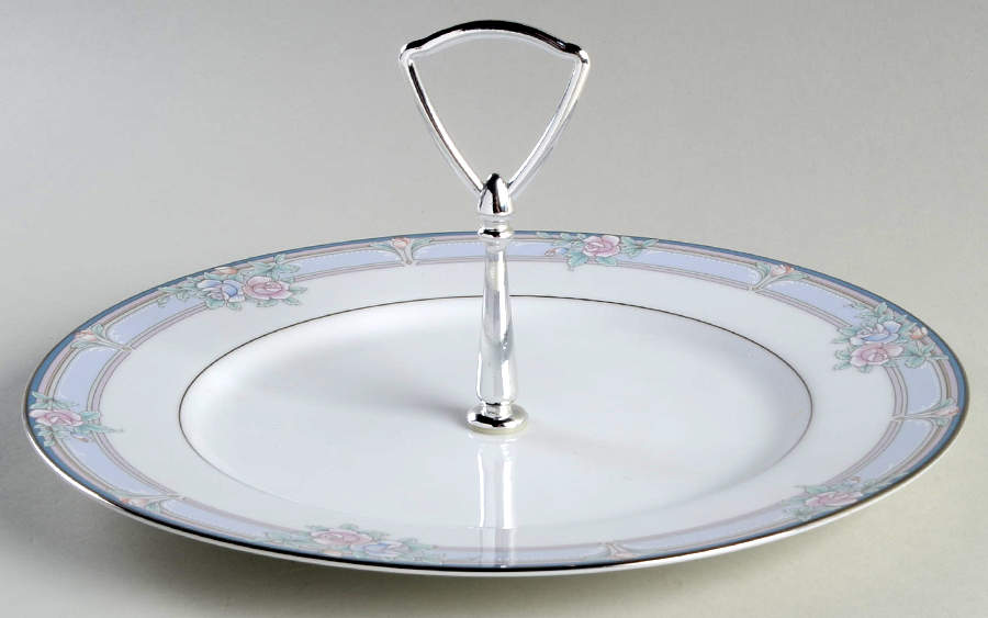 Lancashire Round Serving Plate with Handle (DP) by Noritake-1