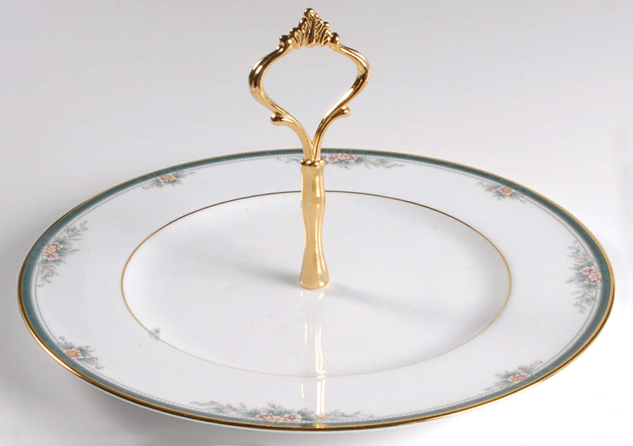 Landon Round Serving Plate with Handle (DP) by Noritake-1