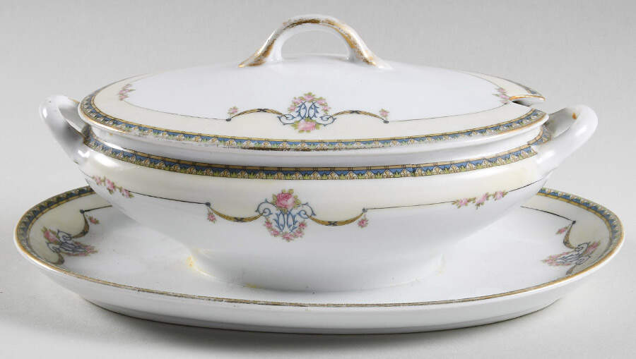 Laureate Gravy Boat & Lid by Noritake-1