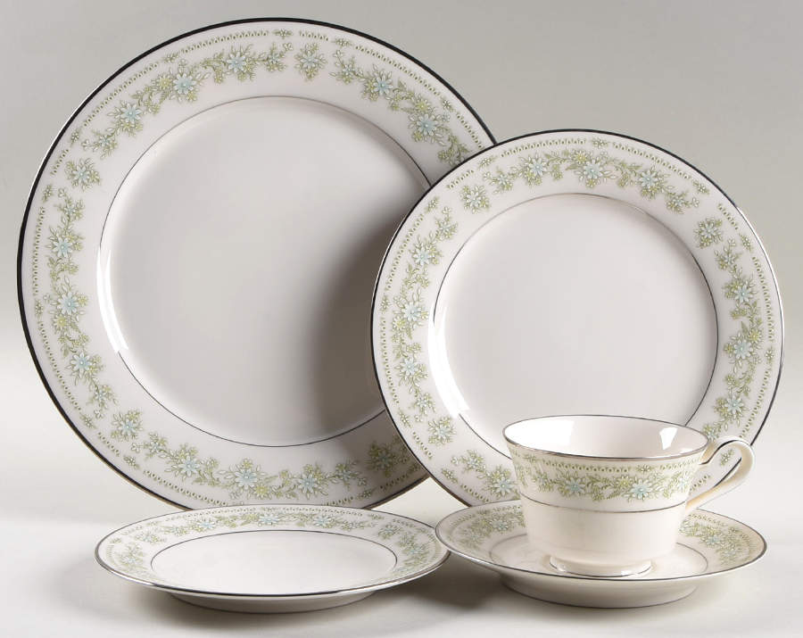 Lexine 5 Piece Place Setting by Noritake-1