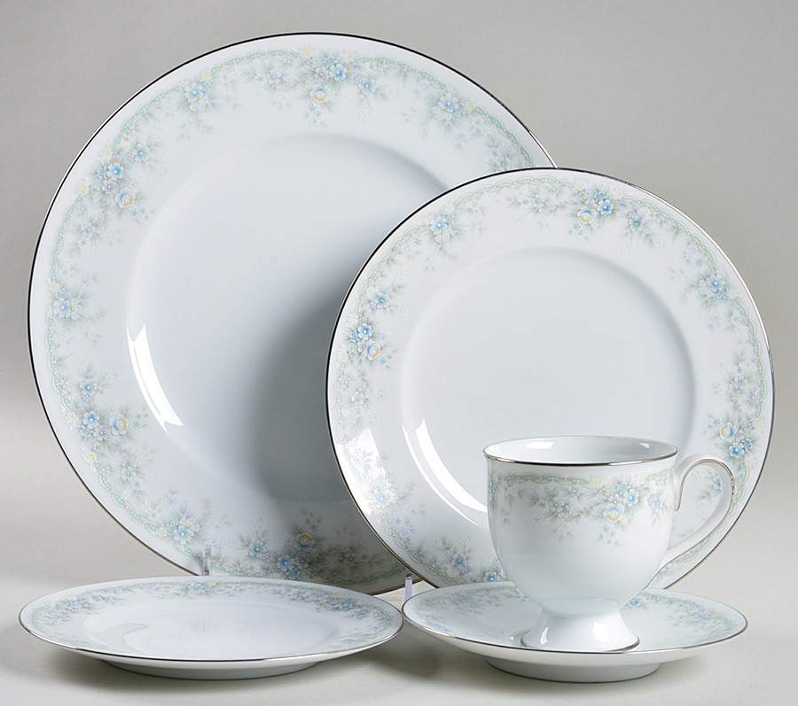 Limerick 5 Piece Place Setting by Noritake-1