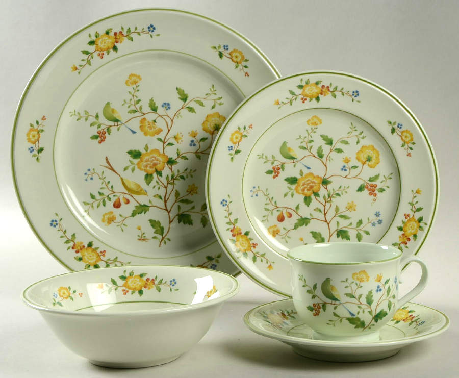 Lineage 5 Piece Place Setting by Noritake-1