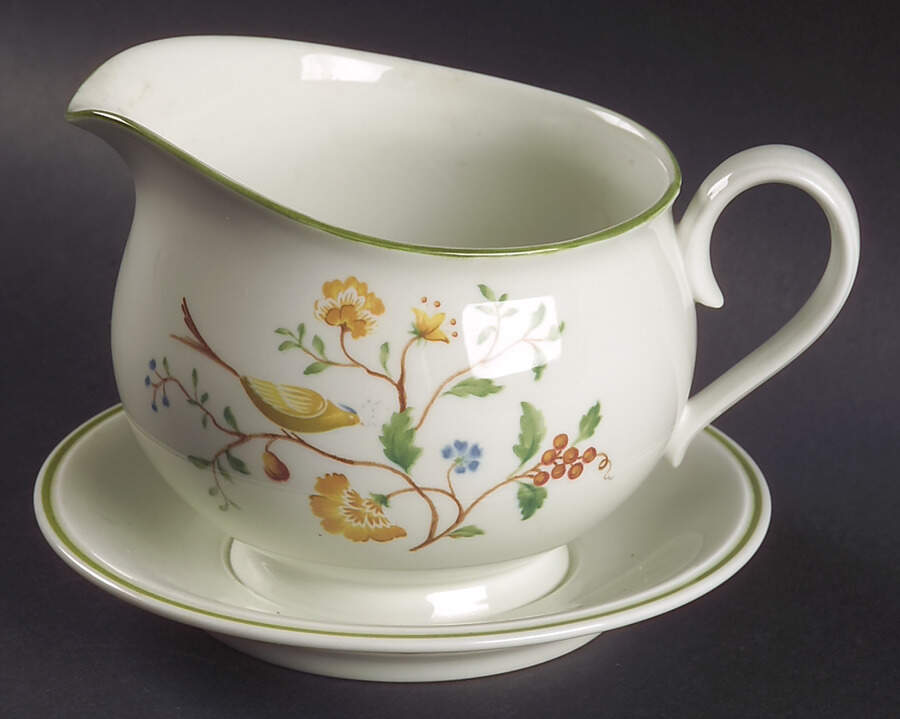 Lineage Gravy Boat with Attached Underplate by Noritake-1