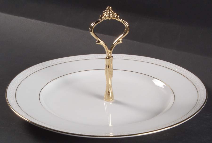 Lockleigh Round Serving Plate with Handle (DP) by Noritake-1