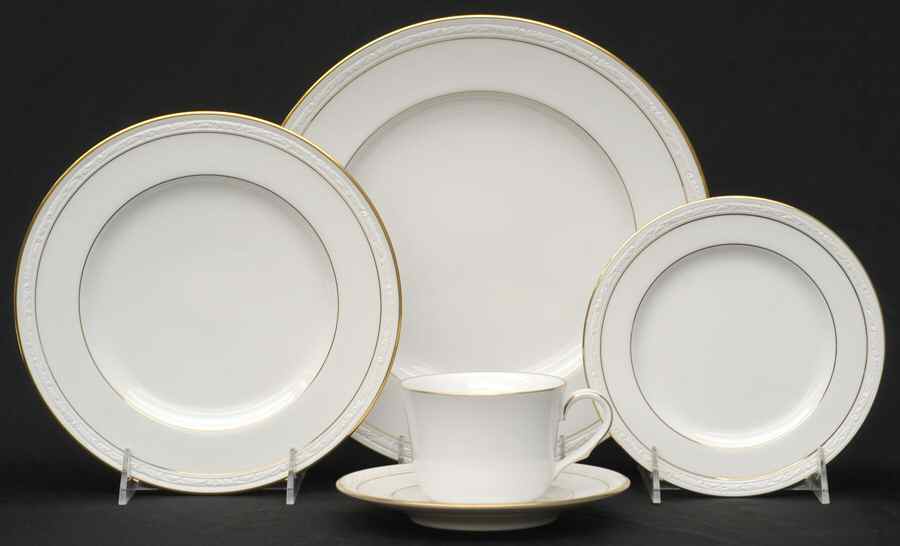 Lockleigh 5 Piece Place Setting by Noritake-1