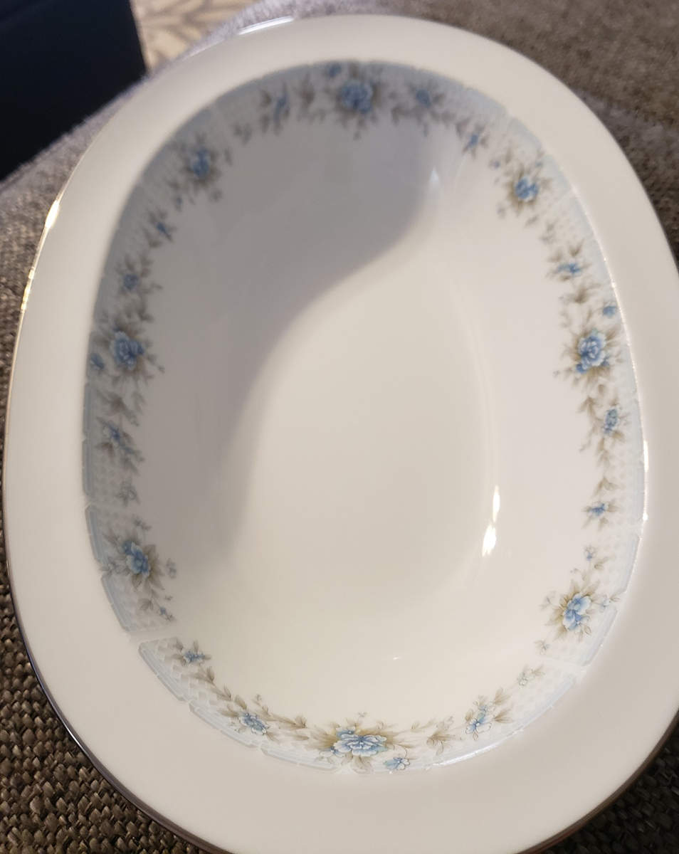 Lotis 9" Oval Vegetable Bowl by Noritake-1
