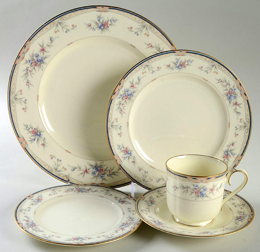 Lylewood 5 Piece Place Setting by Noritake-1