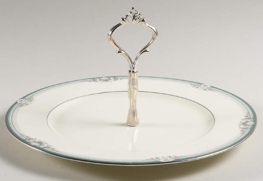 Lyndenwood Round Serving Plate with Handle (DP) by Noritake-1