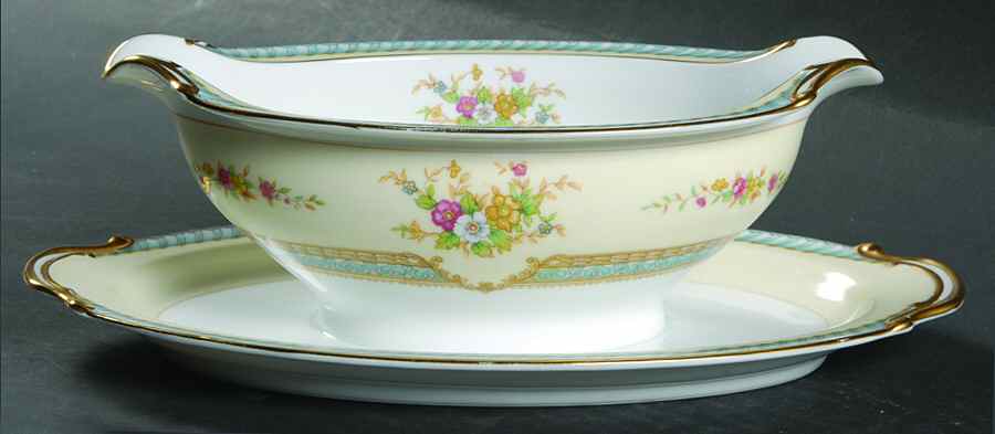Lynrose Gravy Boat with Attached Underplate by Noritake-1
