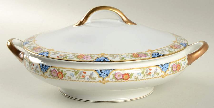 The Magenta Round Covered Vegetable by Noritake-1
