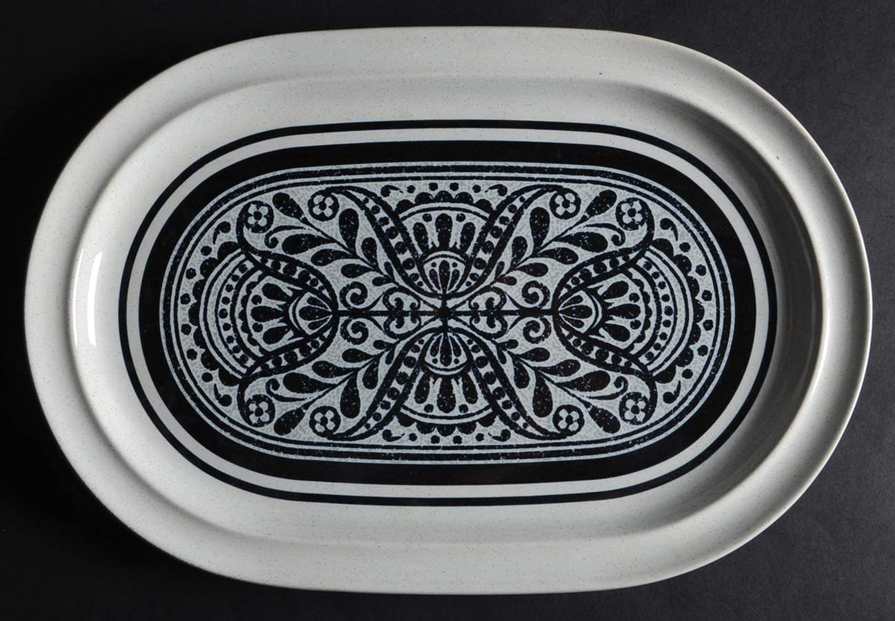 Malaga 14" Oval Serving Platter by Noritake-1