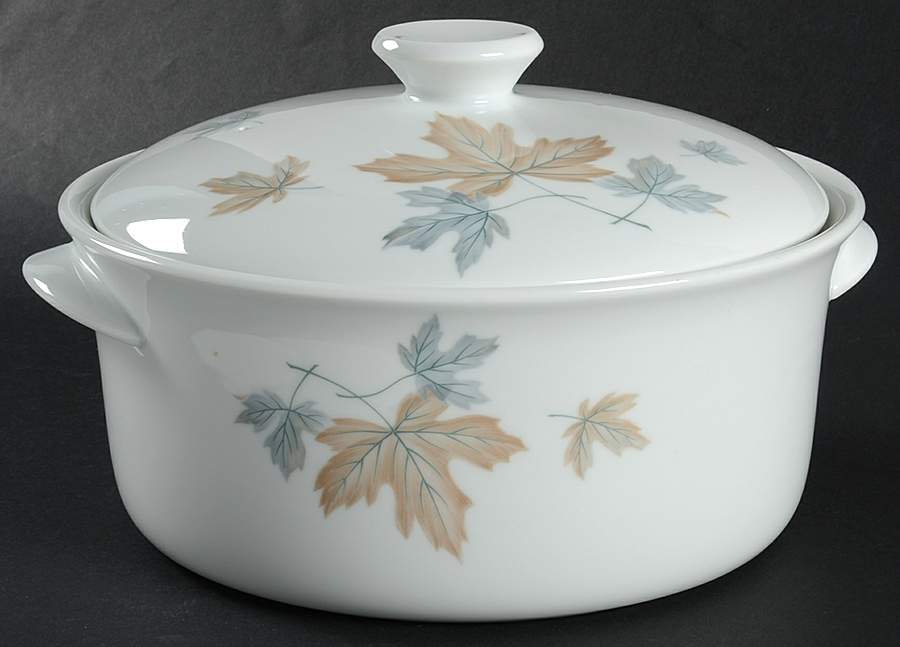 Maplewood 3 Quart Round Covered Casserole by Noritake-1