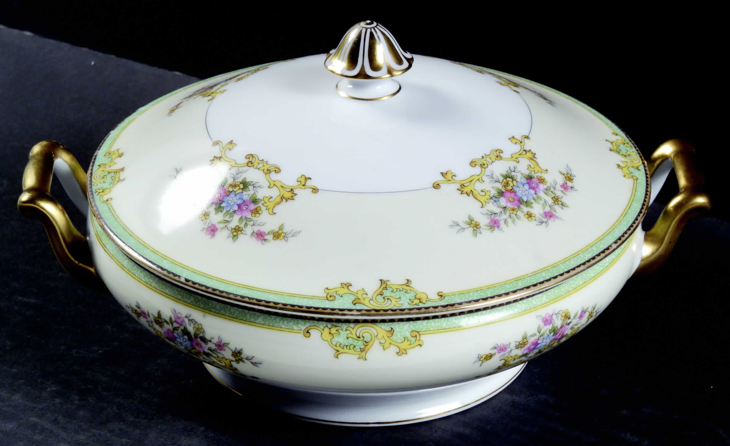 Marcell Round Covered Vegetable by Noritake-1