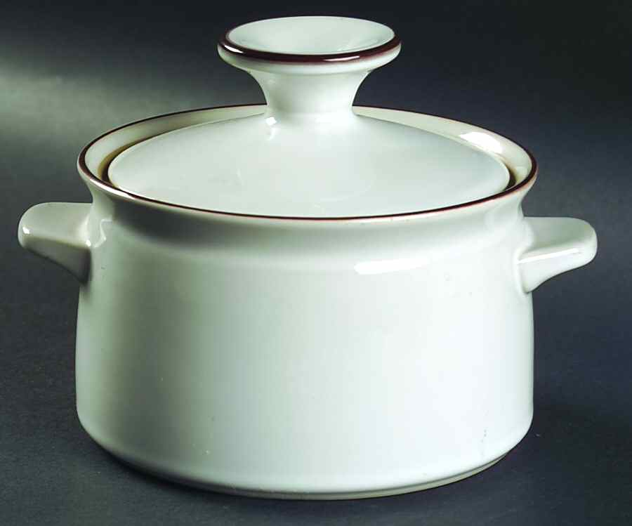 Marshmallow 1.5 Qt Round Covered Casserole by Noritake-1