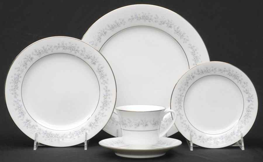 Marywood 5 Piece Place Setting by Noritake-1