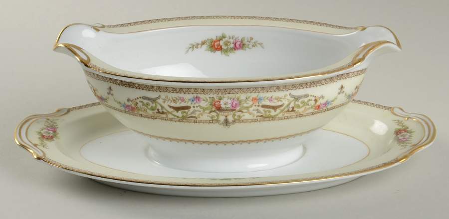 Medeci Gravy Boat with Attached Underplate by Noritake-1