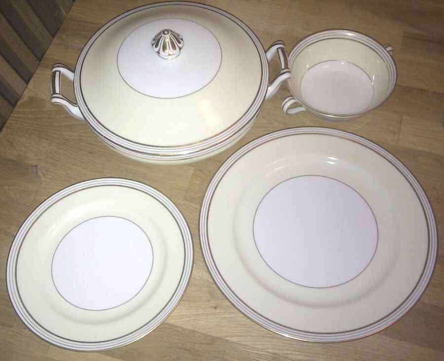 Medusa Round Covered Vegetable by Noritake-1