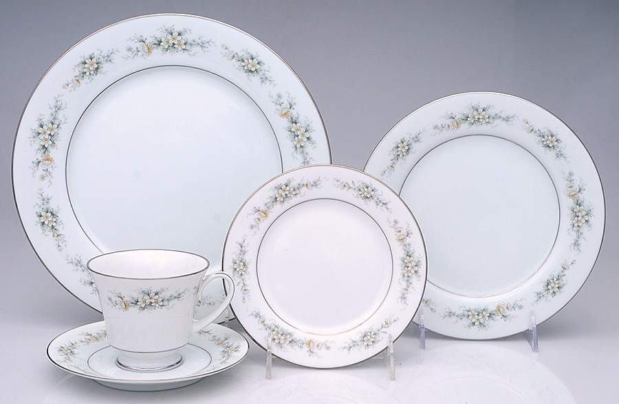 Melissa 40 Piece Estate Set by Noritake-1