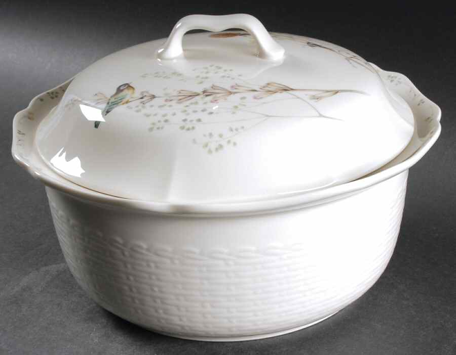 Memorabilia 3 Qt Rd Covered Casserole (Uses RV10S as Base) by Noritake-1