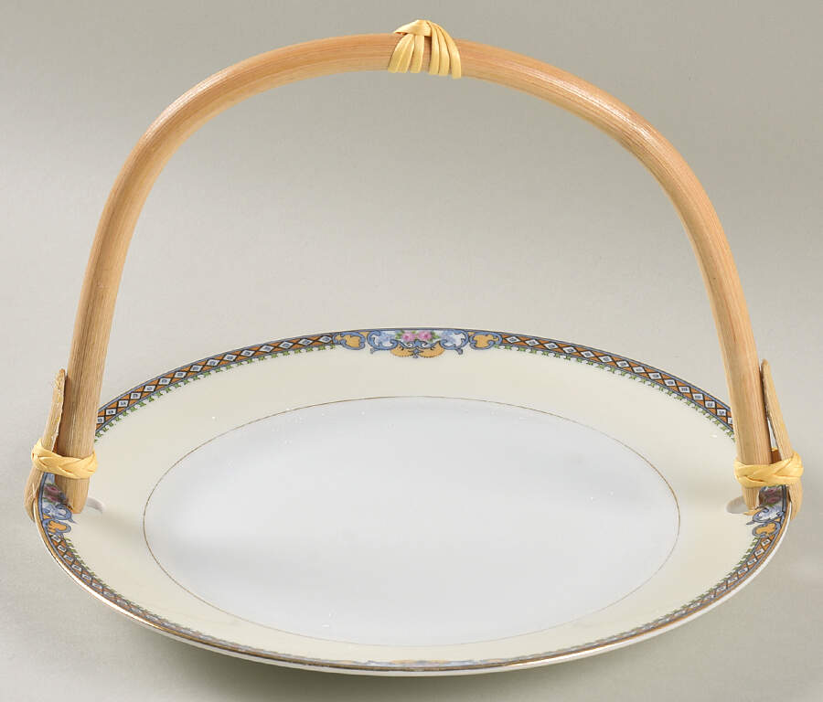 Meringo 5 3/8"-5 5/8" Bamboo Handled Serving Plate  HC by Noritake-1