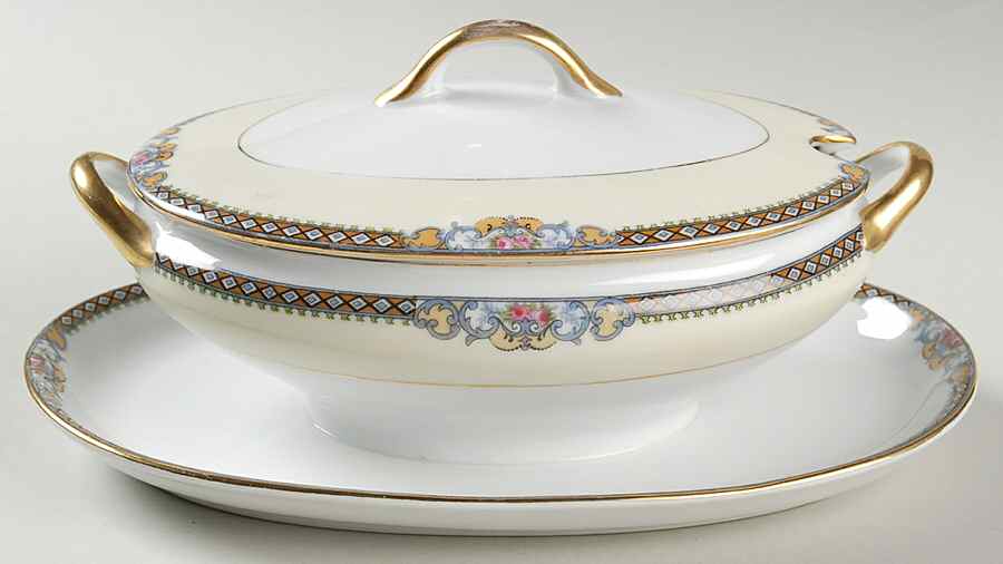 Meringo Sauce Boat with Attached Underplate & Lid by Noritake-1