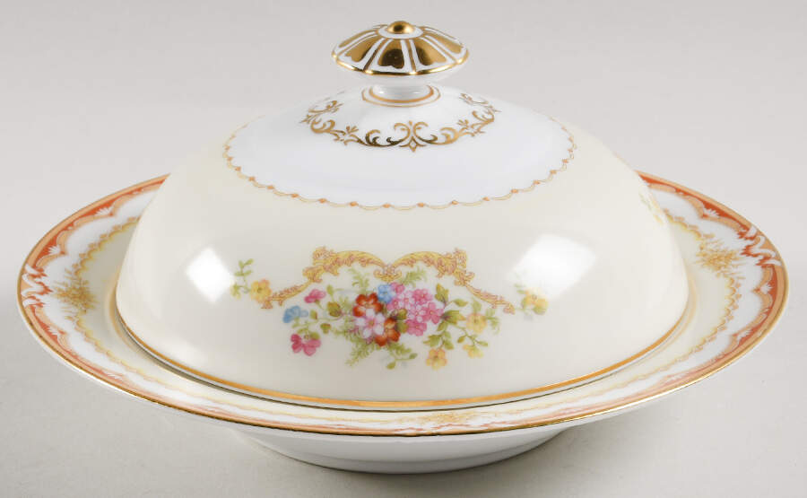 Merle Round Covered Butter with Strainer by Noritake-1