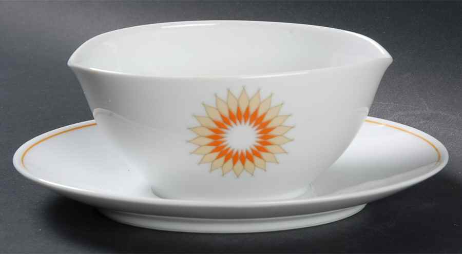 Mesa Gravy Boat with Attached Underplate by Noritake-1