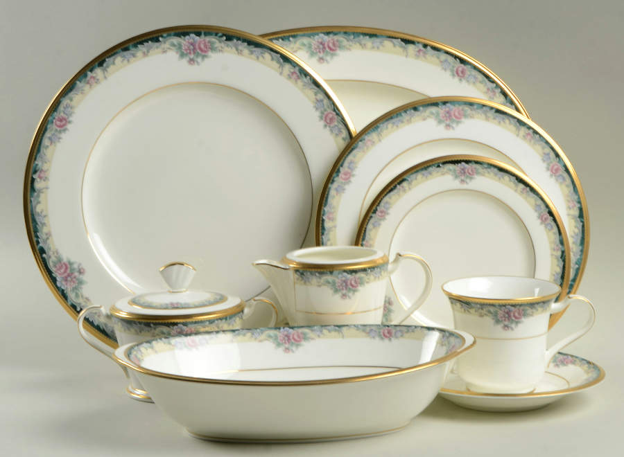 Mi Amor 45 Piece Starter Set by Noritake-1