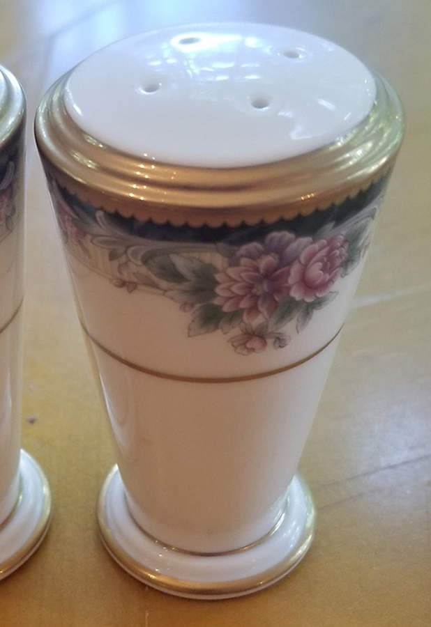 Mi Amor Salt Shaker by Noritake-1