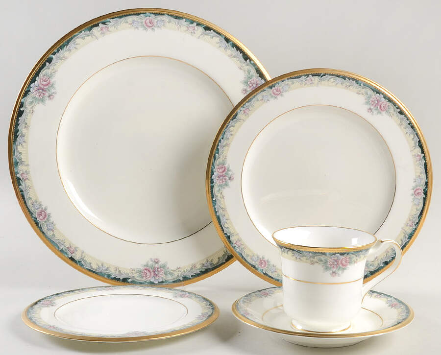 Mi Amor 40 Piece Estate Set by Noritake-1
