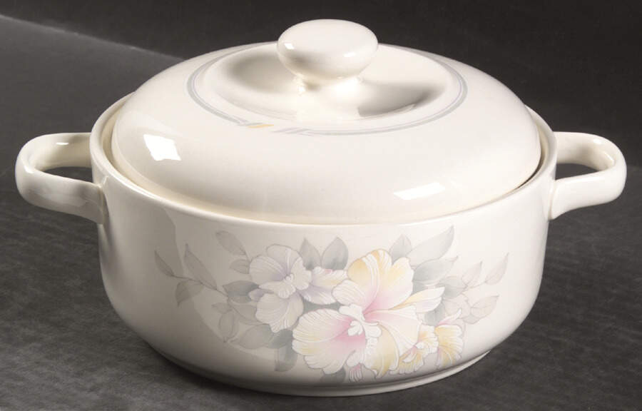 Morning Melody 1.25 Qt Round Covered Casserole by Noritake-1