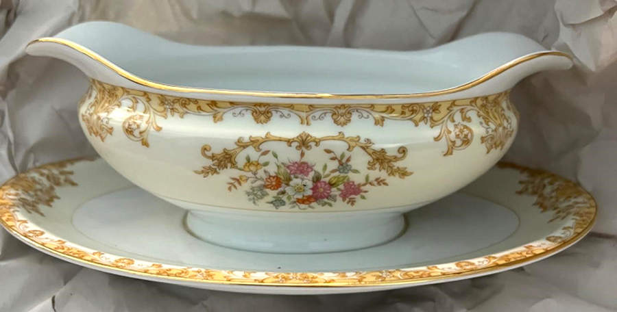 N10 Gravy Boat with Attached Underplate by Noritake-1