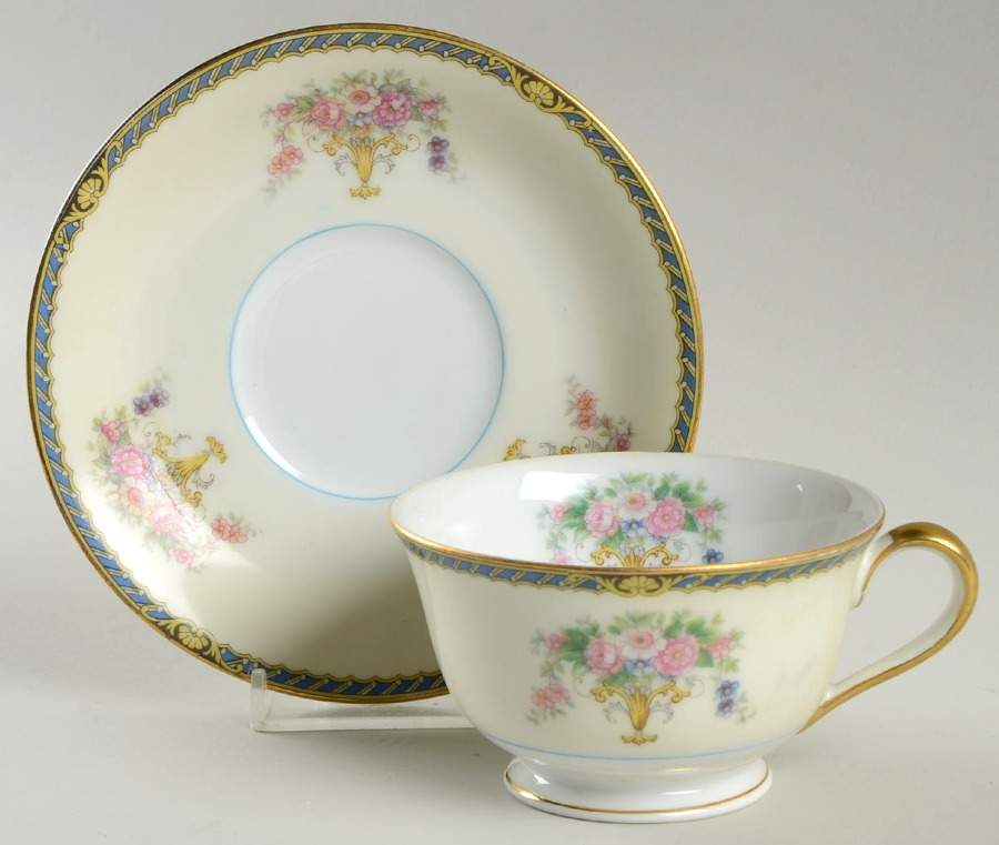 N138 Footed Cup & Saucer Set by Noritake-1