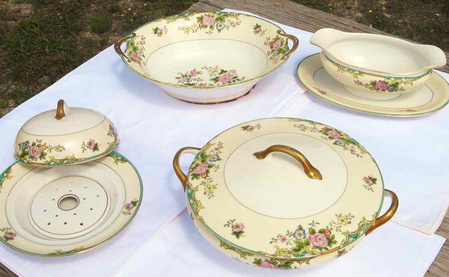 N162 Round Covered Vegetable by Noritake-1