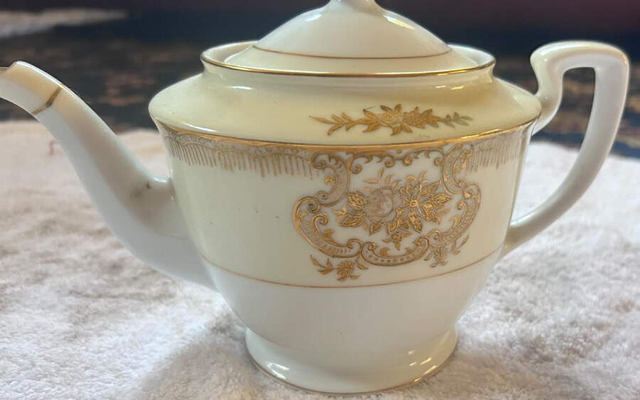 N208 Coffee Pot & Lid by Noritake-1