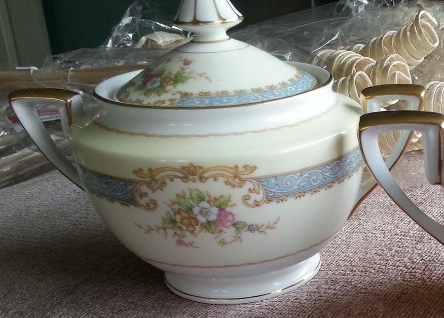 N21 Sugar Bowl & Lid by Noritake-1
